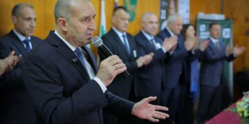 Радев освои 45% од гласовите на изборите во Бугарија