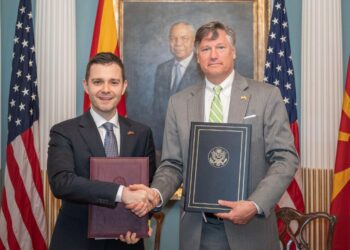 Муцунски оствари средба со заменик-државниот секретар на САД, Кристофер Ландау во Вашингтон