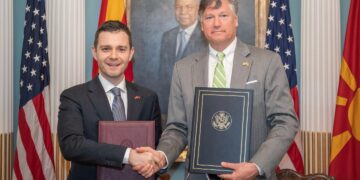 Муцунски оствари средба со заменик-државниот секретар на САД, Кристофер Ландау во Вашингтон