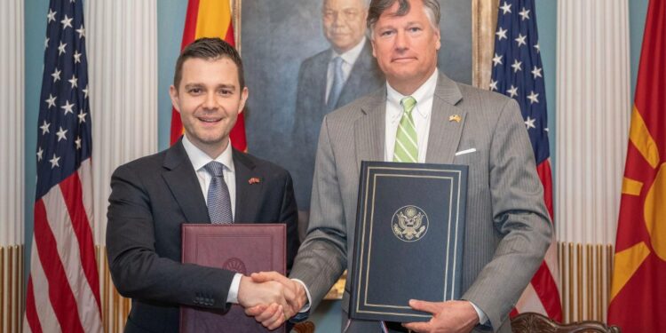 Муцунски оствари средба со заменик-државниот секретар на САД, Кристофер Ландау во Вашингтон