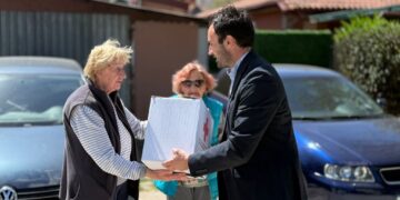 Општина Центар подели хуманитарни пакети за Велигден како помош за семејства во социјален ризик