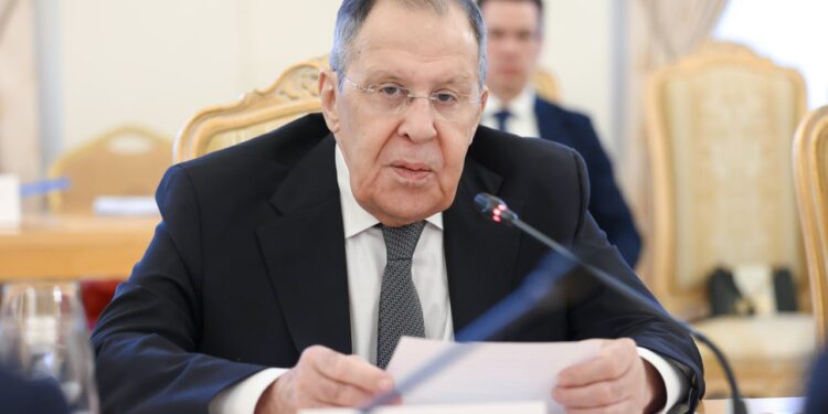 Лавров: Западот ја притиска Србија, ЕУ го уценува Белград