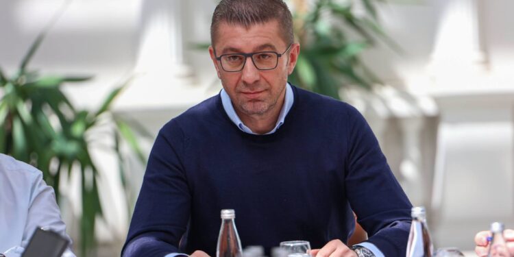 Мицкоски: Само 210 од „200.000 Бугари од Македонија“ се пријавиле за гласање на изборите во Бугарија, разочаран сум