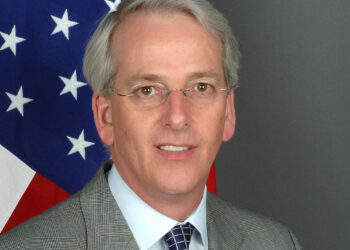 Поранешен амбасадор на САД во НАТО предупредува: Конфликтот со Иран ја предизвика една од најлошите историски кризи