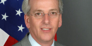 Поранешен амбасадор на САД во НАТО предупредува: Конфликтот со Иран ја предизвика една од најлошите историски кризи