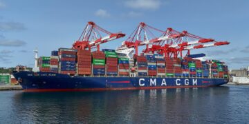 Француски брод помина низ Ормускиот Теснец: Првпат од почетокот на конфликтот на Блискиот Исток