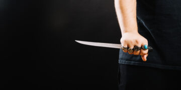 Ученик избоде наставничка во руско училиште, жртвата почина