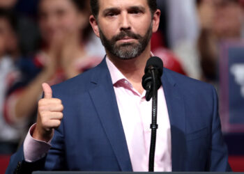 „ЕУ е катастрофа што треба да се поправи“: Синот на Трамп на панел- дискусија во Бања Лука