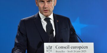 Макрон: „Европа е барем секогаш предвидлива во меѓународните односи“