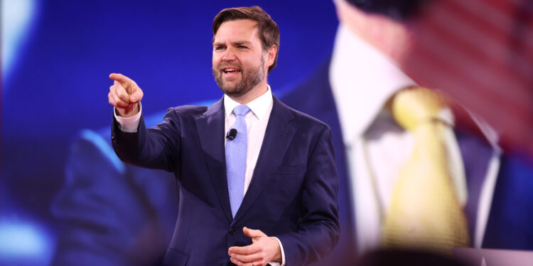 Џеј Ди Венс во Будимпешта: САД го поддржуваат Орбан пред унгарските избори