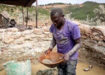 Вистинската цена на богатството во Зимбабве: Златната треска што ја храни диктатурата