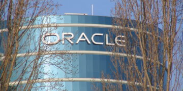 Oracle глобално отпушта околу 30.000 вработени