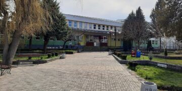 Вандализам во ООУ „Ванчо Прќе“ во Штип: Оштетени смарт табли, компјутери и училишен инвентар, привремено прекината настава