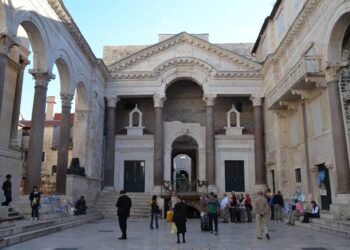 Ексклузивна понуда: Куќа од 13. век во Диоклецијановата палата се продава во Сплит