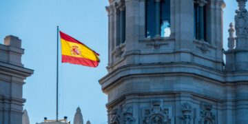 Шпанија планира легализација на до 500.000 мигранти: Опозицијата најавува блокада