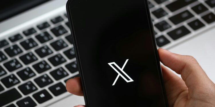 Проблеми со платформата X: Корисниците пријавуваат прекини и замрзнат фид