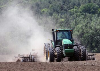Владата на Босна и Херцеговина одобри 2,5 милиони литри дизел од стоковните резерви за земјоделците