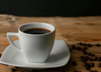 Црно кафе или со додатоци: Што е навистина диетално?