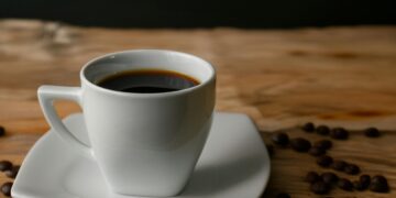 Црно кафе или со додатоци: Што е навистина диетално?