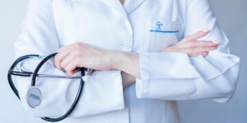 Тројца лекари сами пријавиле дека биле преплатени: Вратиле 25.000 евра