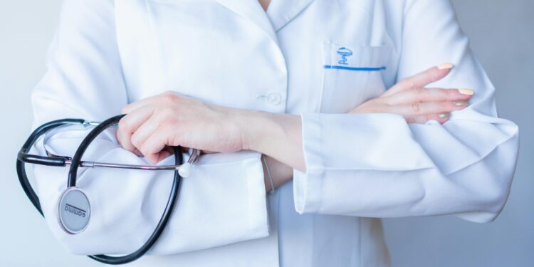 Тројца лекари сами пријавиле дека биле преплатени: Вратиле 25.000 евра