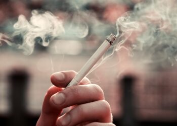 Крај на пушењето за цела генерација: Во Британија, секој роден по 2008 нема да смее да купи цигари