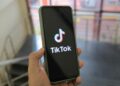 TikTok затвори 34 профили поврзани со дезинформациска мрежа за изборите во Бугарија
