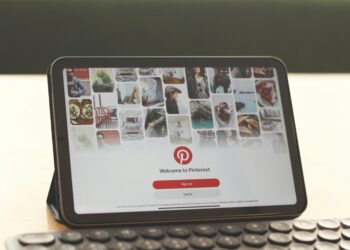 Извршниот директор на Pinterest го поддржува ограничувањето на социјалните медиуми за тинејџери под 16 години