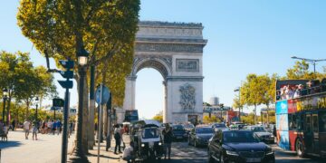 Франција се соочува со недостиг на гориво: Ограничувањето на цените ја зголеми побарувачката