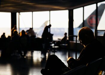 Крај на евтините летувања: ЕУ предупредува на хаос со авио-билетите и откажани летови