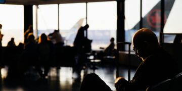 Крај на евтините летувања: ЕУ предупредува на хаос со авио-билетите и откажани летови
