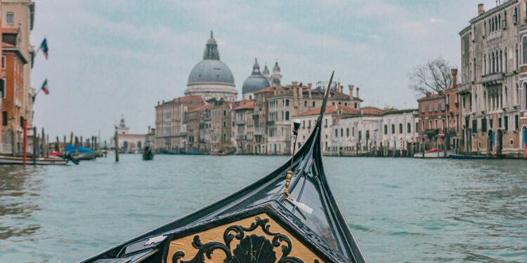Венеција ги врати влезниците за еднодневни туристи: 10 евра за влез во градот