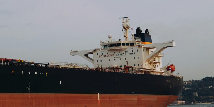 Индија по седум години повторно увезува иранска нафта