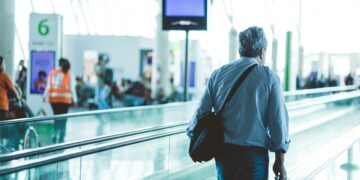 ХАОС НА АЕРОДРОМИТЕ: Новиот ЕЕС систем ја блокира Европа, патници заглавени со часови