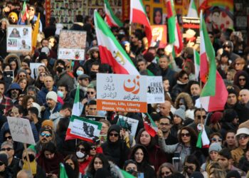 Иранските власти повикуваат на жив штит околу клучните енергетски објекти по заканите од САД