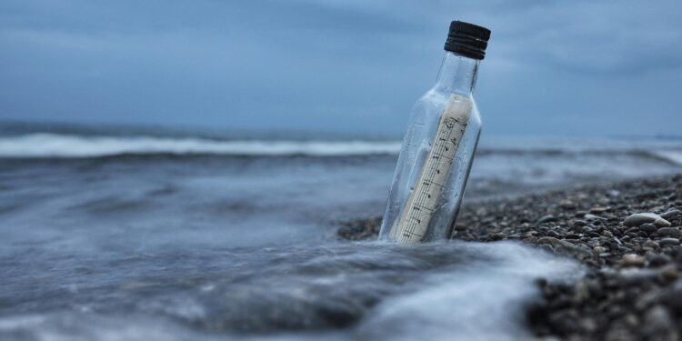 Шише со вознемирувачка порака пронајдено на плажа во Ирска: Полицијата започна проверка