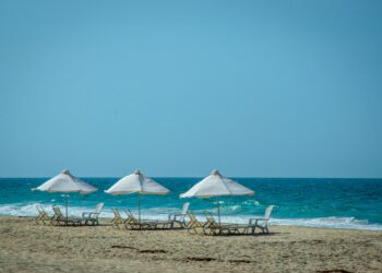 Каде да избегаш летово без финансиски стрес: 8 европски плажи што ќе ти го спасат буџетот