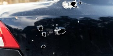 Крвава заседа во Албанија: Автомобил под оган од 30 куршуми, брачен пар ликвидиран на лице место