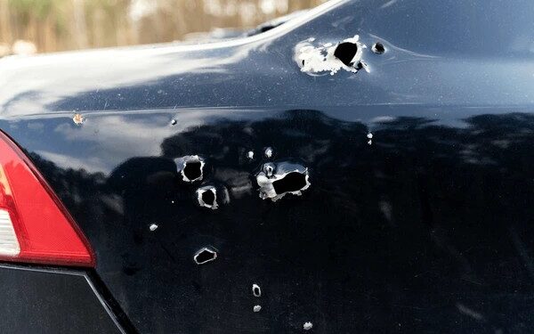 Крвава заседа во Албанија: Автомобил под оган од 30 куршуми, брачен пар ликвидиран на лице место