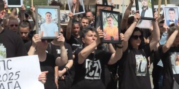 Пет дена без институционален одговор: Семјествата на загинатите од дискотеката „Пулс“ се обраќаат директно до Судска медицина