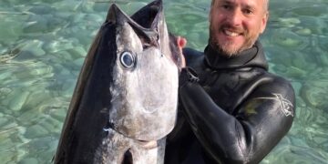 „Улов на животот“: Риболовец од Црна Гора извлече огромна туна од 82 кг