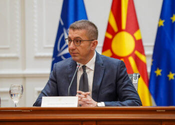 Мицкоски и Реџепи во остар дуел за јазичните политики и уставните измени на денешната седница во Собранието