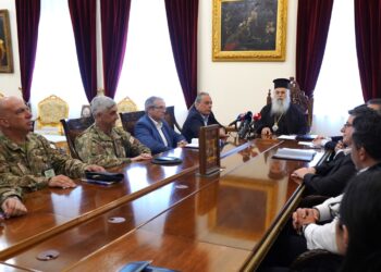 Кипарската црква донира 15 автобуси за потребите на кипарската армија