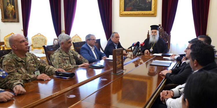 Кипарската црква донира 15 автобуси за потребите на кипарската армија