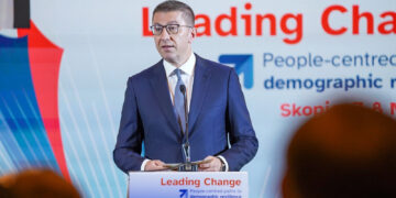 Мицкоски: „Дома се гради иднината, не со јакнење на странските економии“