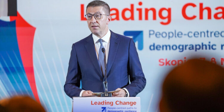 Мицкоски: „Дома се гради иднината, не со јакнење на странските економии“