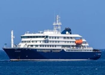 Крузер со случаи на хантавирус доби дозвола за закотвување во Шпанија