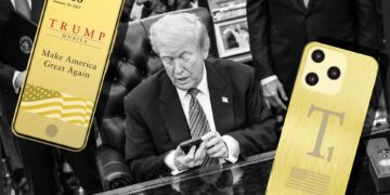 Контроверзниот „Трамп“ телефон почнува со испорака по долги одложувања