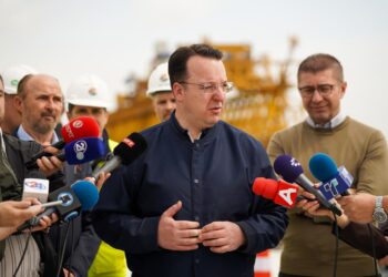 Николоски: Коридор 8 се гради според план, една лента од автопатот Прилеп – Битола ќе биде пуштена во сообраќај следната година