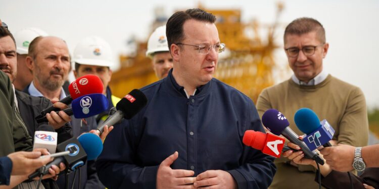 Николоски: Коридор 8 се гради според план, една лента од автопатот Прилеп – Битола ќе биде пуштена во сообраќај следната година